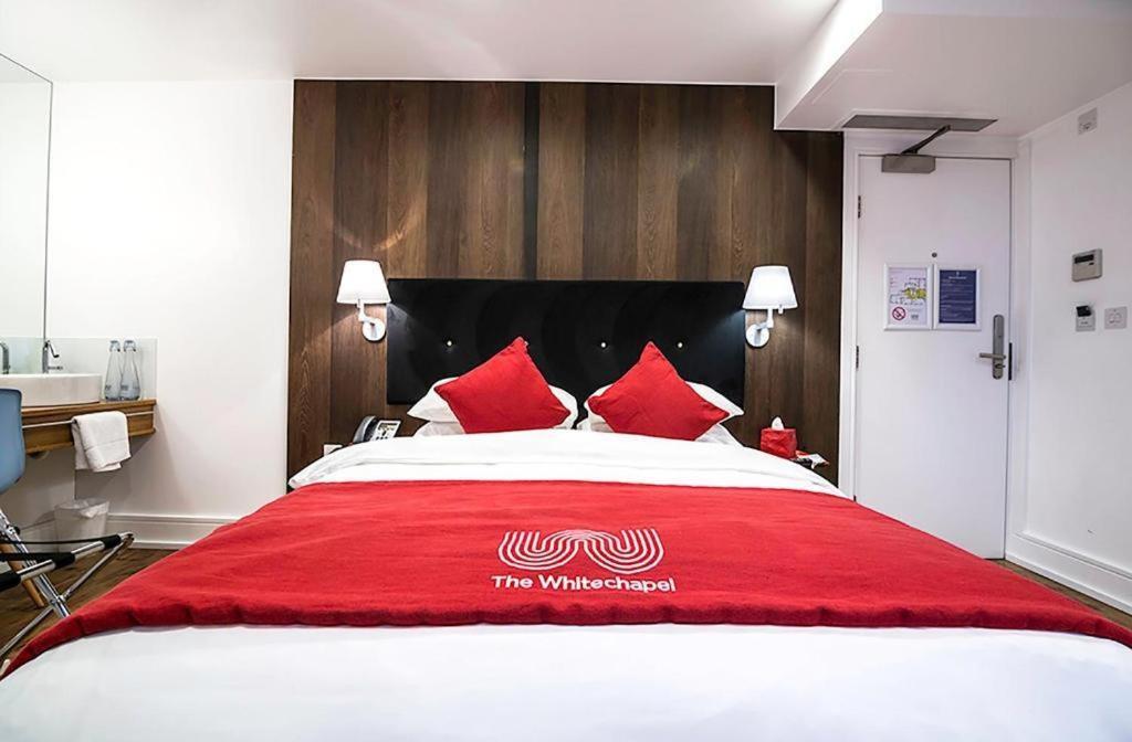 The Whitechapel Hotel London Room photo