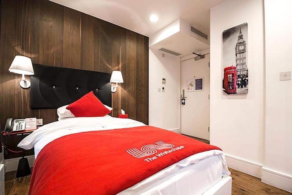 The Whitechapel Hotel London Room photo