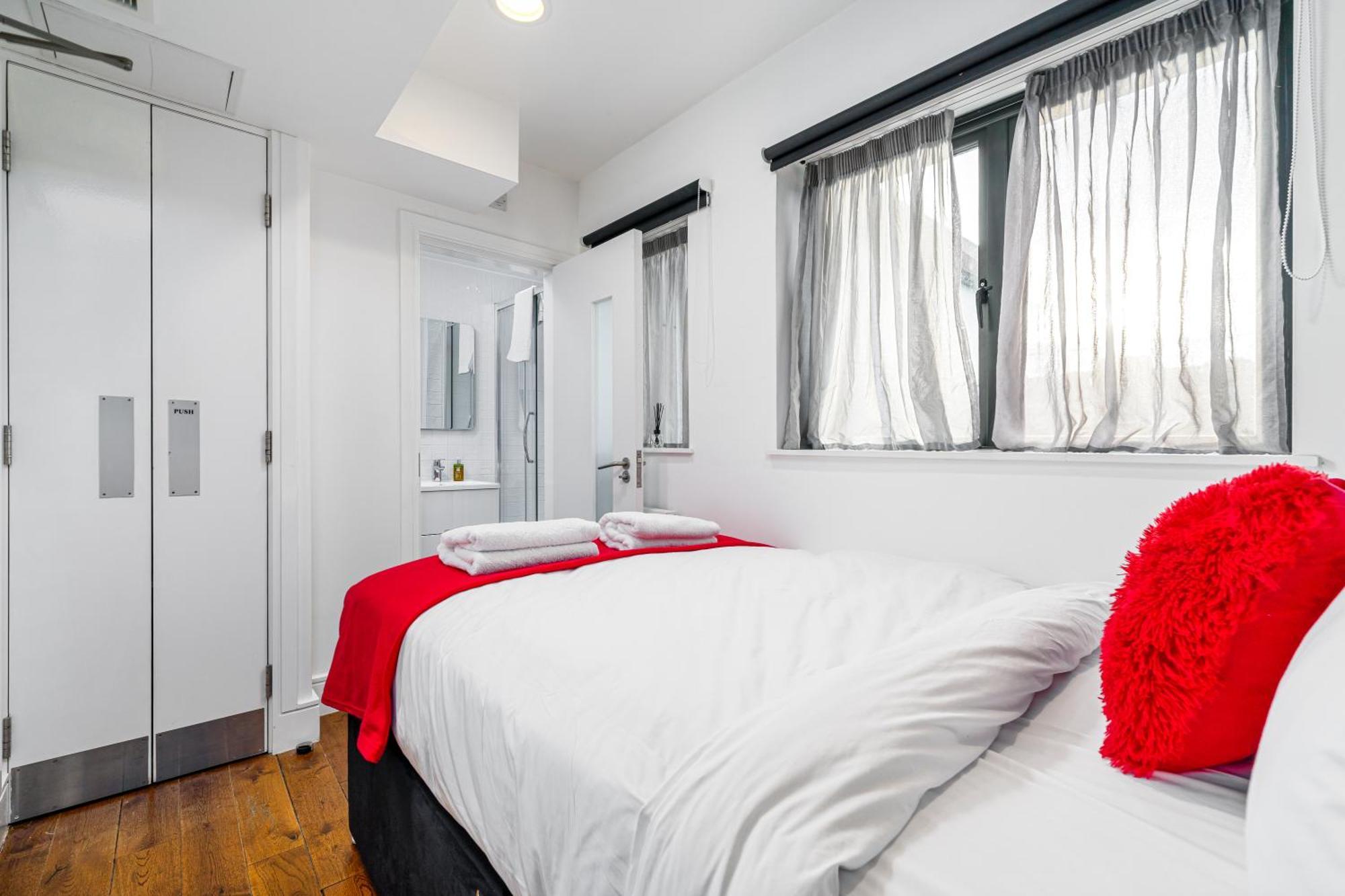 The Whitechapel Hotel London Exterior photo