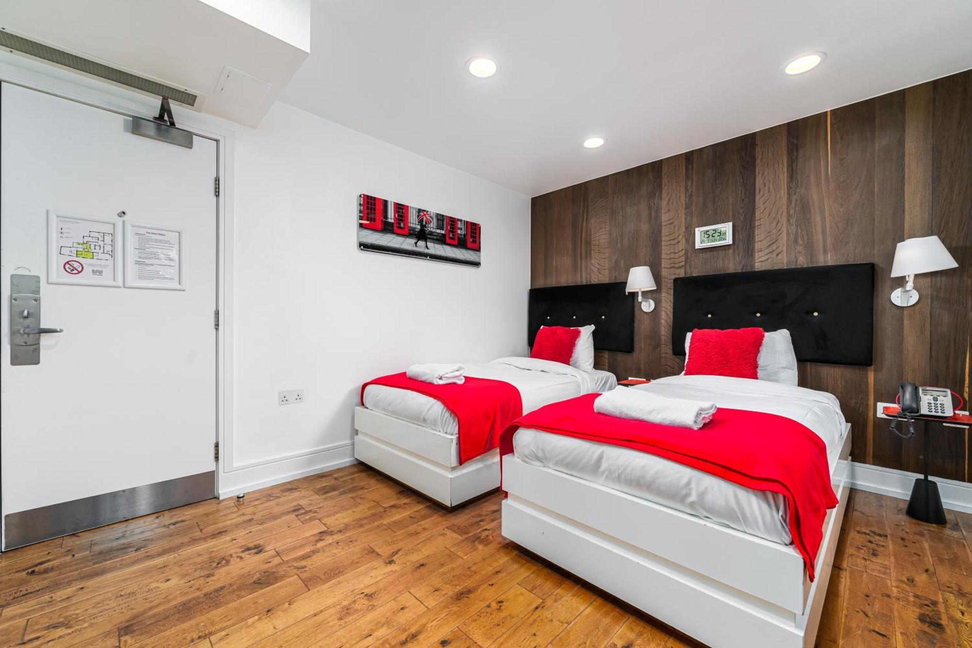 The Whitechapel Hotel London Exterior photo