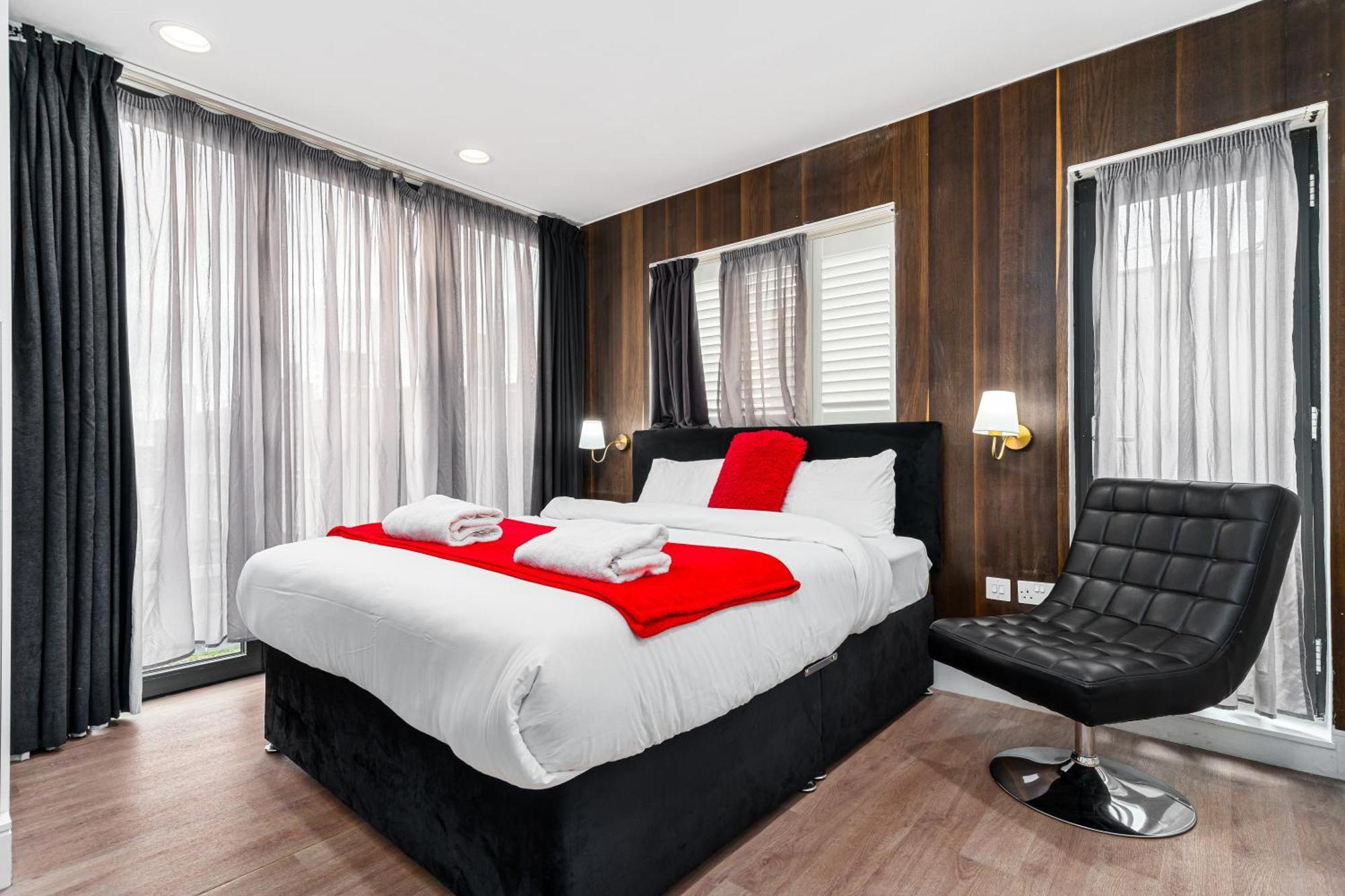 The Whitechapel Hotel London Exterior photo