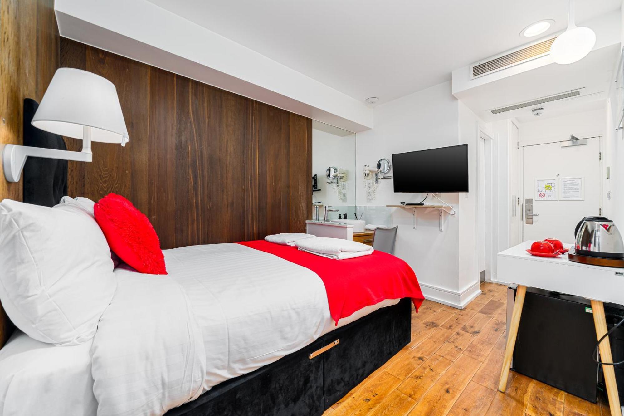 The Whitechapel Hotel London Exterior photo