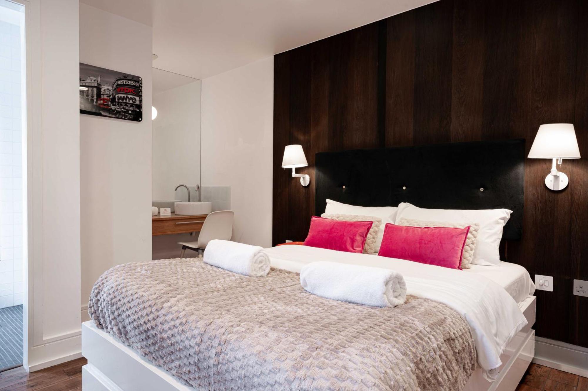 The Whitechapel Hotel London Exterior photo